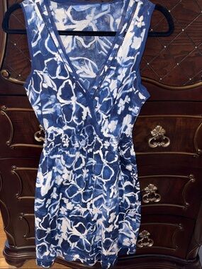 Vera Wang Blue and White Floral Print Sleeveless Dress